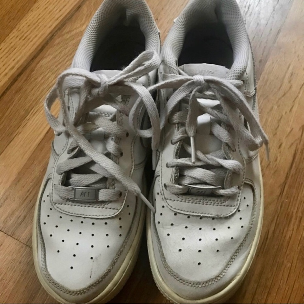 Nike Air Force 1 Low. Size 5 youth Unisex-white